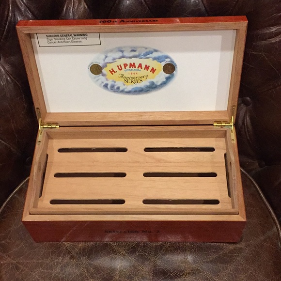 H Upmann cigar humidor - Picture 3 of 4